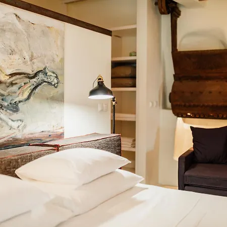 Palais Du Vertige * イェルサ