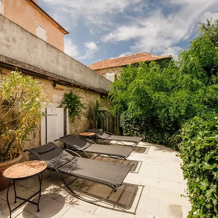 ヴィラ Palais Du Vertige イェルサ