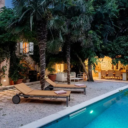 Palais Du Vertige イェルサ