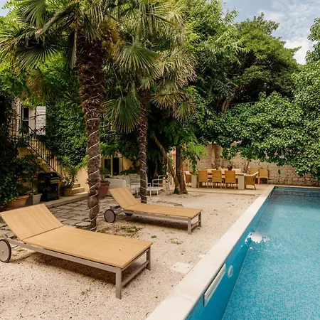 Palais Du Vertige ヴィラ イェルサ