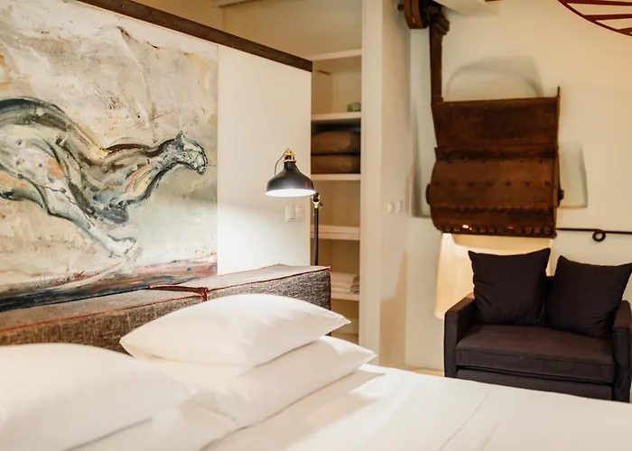 Palais Du Vertige * イェルサ