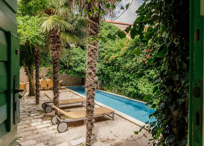 Palais Du Vertige イェルサ