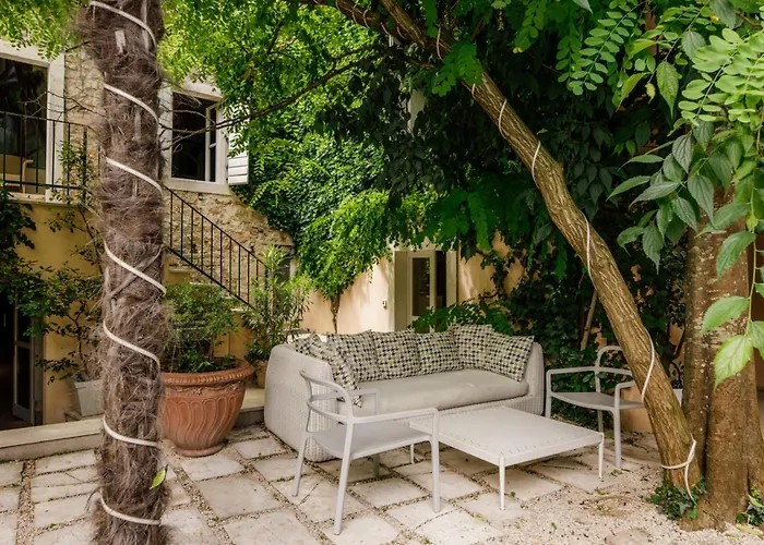 Palais Du Vertige * イェルサ