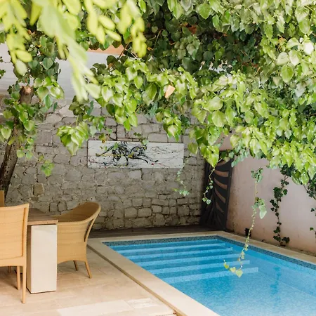 Willa Palais Du Vertige Jelsa (Hvar)